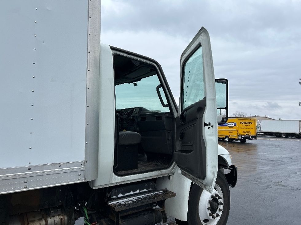 Medium Duty Box Truck-Light and Medium Duty Trucks-International-2020-MV607-Indianapolis-IN-98,330\n\t\tmiles-$ 60,500 - Image 20