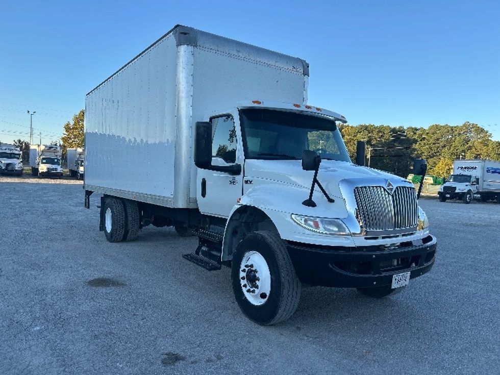 Medium Duty Box Truck-Light and Medium Duty Trucks-International-2020-MV607-Jackson-TN-125,315\n\t\tmiles-$ 49,000 - Image 1
