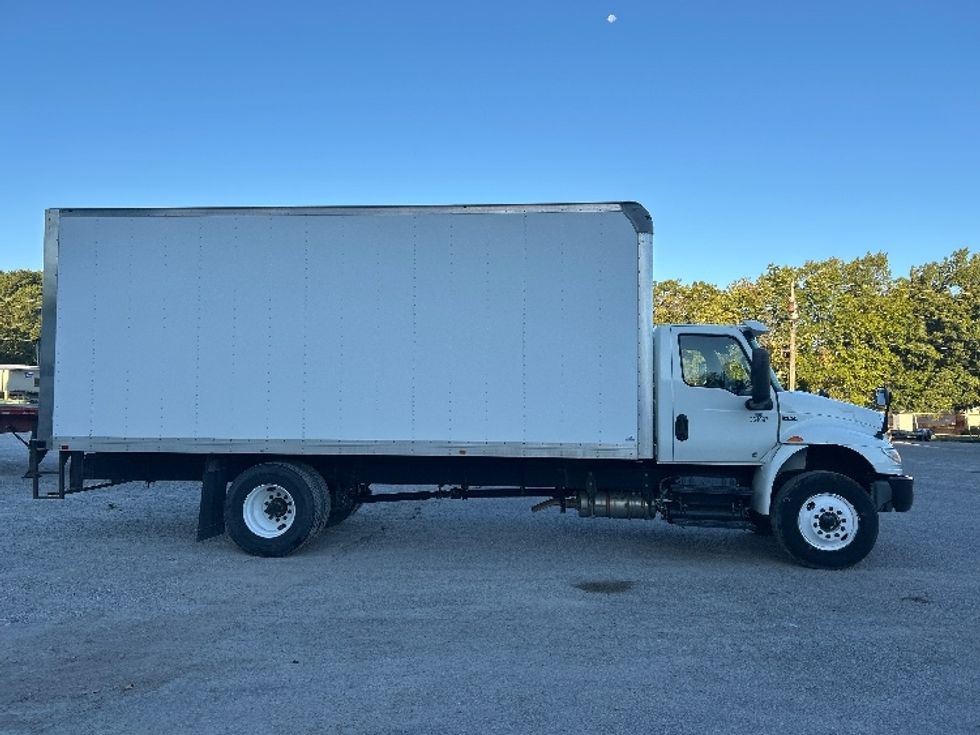 Medium Duty Box Truck-Light and Medium Duty Trucks-International-2020-MV607-Jackson-TN-125,315\n\t\tmiles-$ 49,000 - Image 14