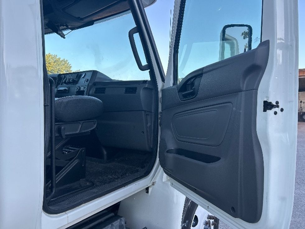Medium Duty Box Truck-Light and Medium Duty Trucks-International-2020-MV607-Jackson-TN-125,315\n\t\tmiles-$ 49,000 - Image 19