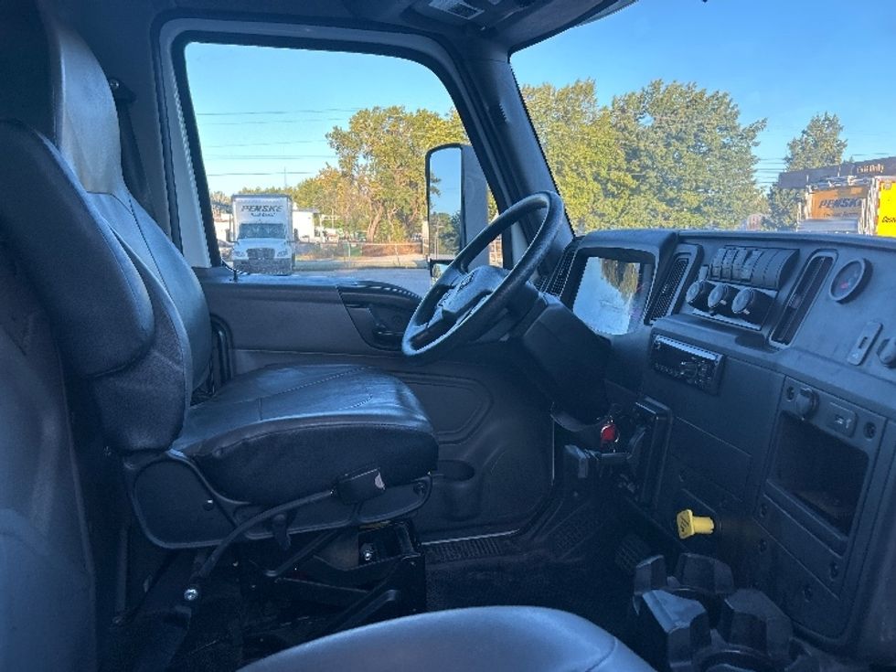 Medium Duty Box Truck-Light and Medium Duty Trucks-International-2020-MV607-Jackson-TN-125,315\n\t\tmiles-$ 49,000 - Image 21