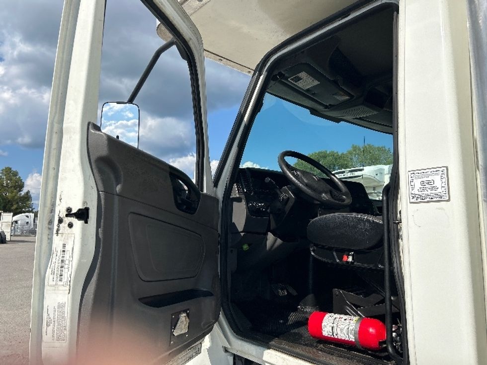 Medium Duty Box Truck-Light and Medium Duty Trucks-International-2020-MV607-Jackson-TN-297,261\n\t\tmiles-$ 37,000 - Image 16