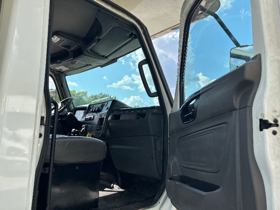 Medium Duty Box Truck-Light and Medium Duty Trucks-International-2020-MV607-Jackson-TN-297,261\n\t\tmiles-$ 37,000 - Image 20