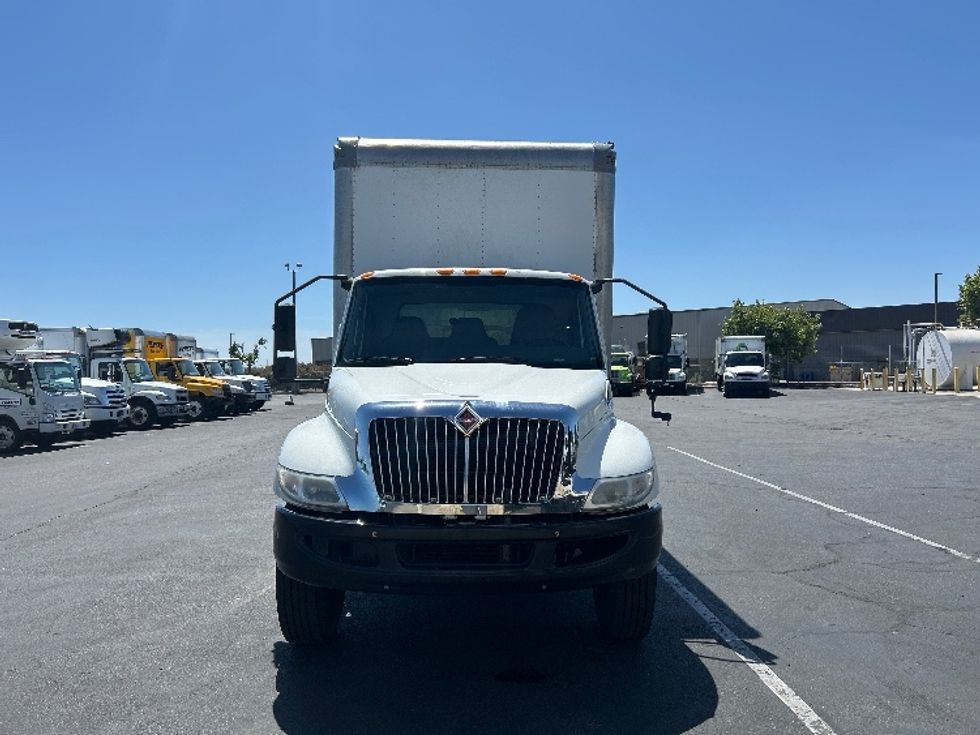 Medium Duty Box Truck-Light and Medium Duty Trucks-International-2020-MV607-Jacksonville-FL-131,077\n\t\tmiles-$ 58,750 - Image 2