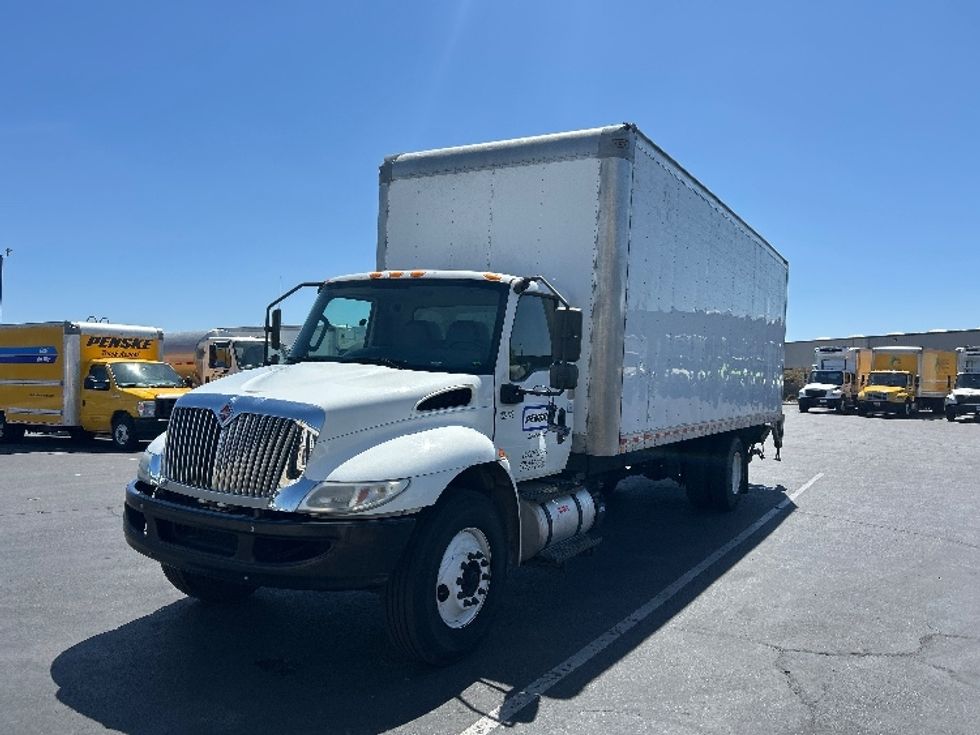 Medium Duty Box Truck-Light and Medium Duty Trucks-International-2020-MV607-Jacksonville-FL-131,077\n\t\tmiles-$ 58,750 - Image 3