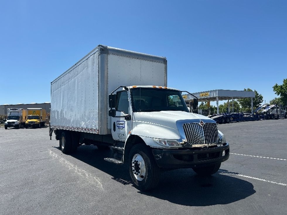 Medium Duty Box Truck-Light and Medium Duty Trucks-International-2020-MV607-Jacksonville-FL-131,077\n\t\tmiles-$ 58,750 - Image 1