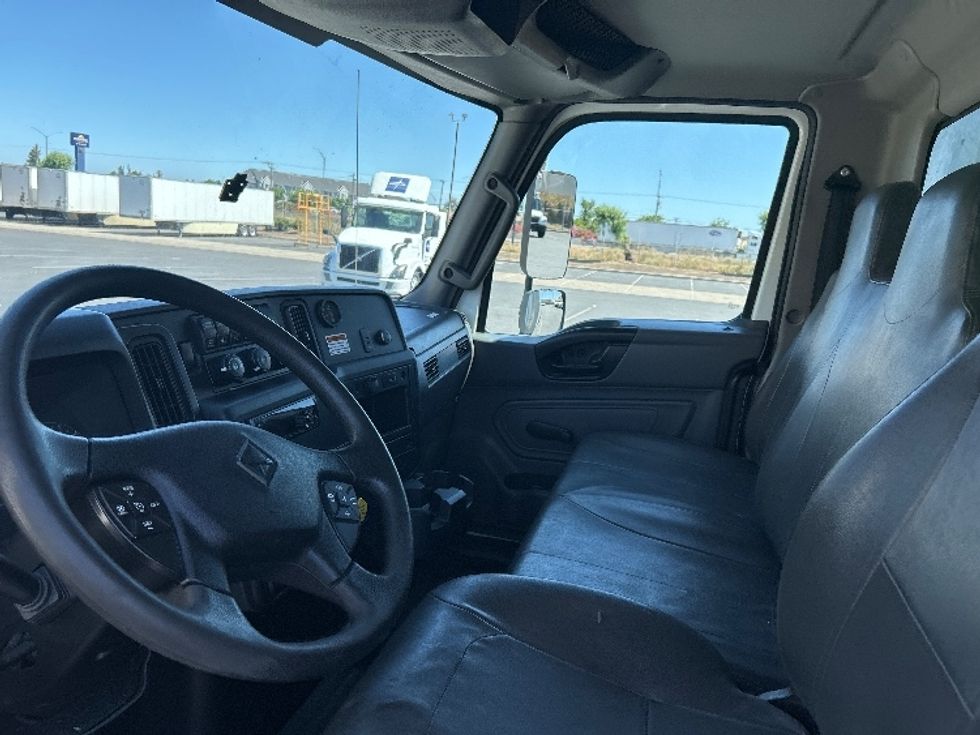 Medium Duty Box Truck-Light and Medium Duty Trucks-International-2020-MV607-Jacksonville-FL-131,077\n\t\tmiles-$ 58,750 - Image 17
