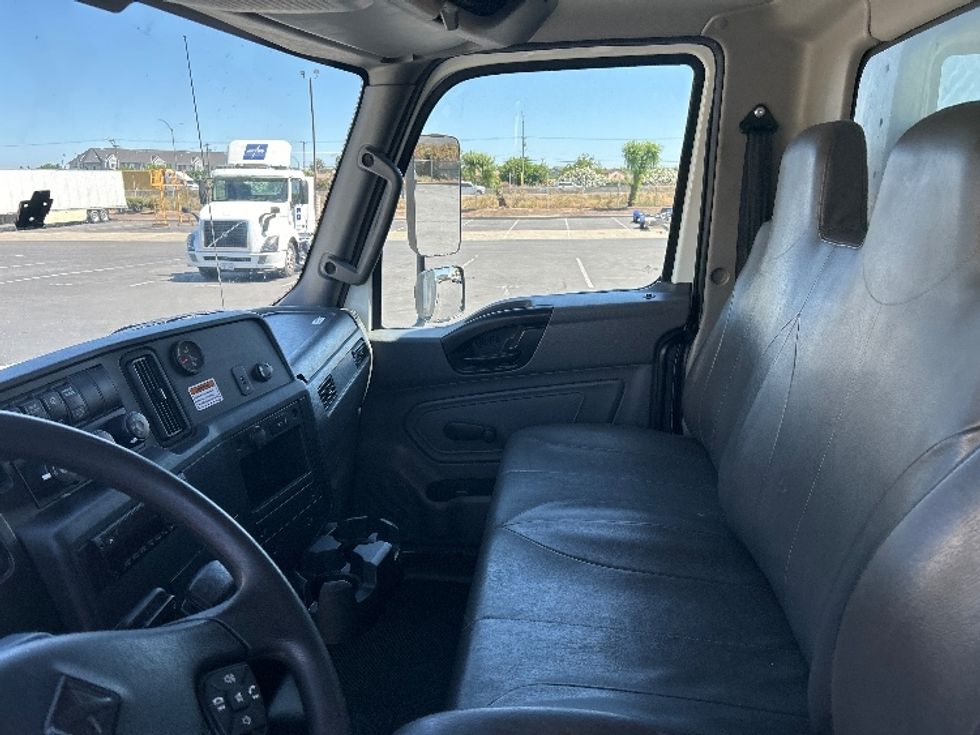 Medium Duty Box Truck-Light and Medium Duty Trucks-International-2020-MV607-Jacksonville-FL-131,077\n\t\tmiles-$ 58,750 - Image 19