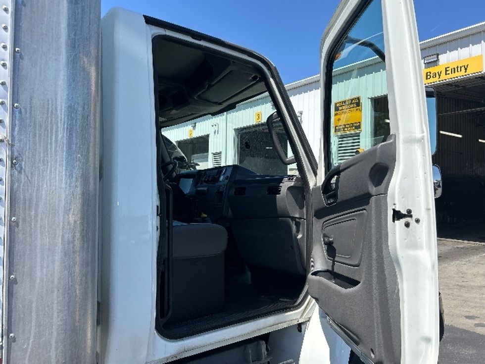 Medium Duty Box Truck-Light and Medium Duty Trucks-International-2020-MV607-Jacksonville-FL-131,077\n\t\tmiles-$ 58,750 - Image 20