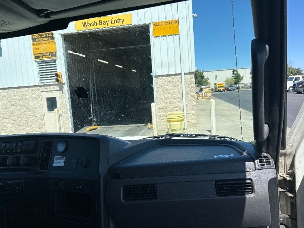 Medium Duty Box Truck-Light and Medium Duty Trucks-International-2020-MV607-Jacksonville-FL-131,077\n\t\tmiles-$ 58,750 - Image 22