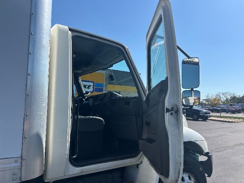 Medium Duty Box Truck-Light and Medium Duty Trucks-International-2020-MV607-Jessup-MD-196,905\n\t\tmiles-$ 52,250 - Image 20
