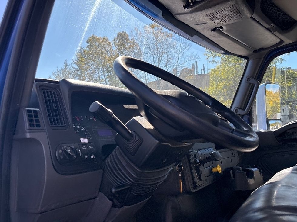 Medium Duty Box Truck-Light and Medium Duty Trucks-International-2020-MV607-Jessup-PA-199,417\n\t\tmiles-$ 53,500 - Image 17