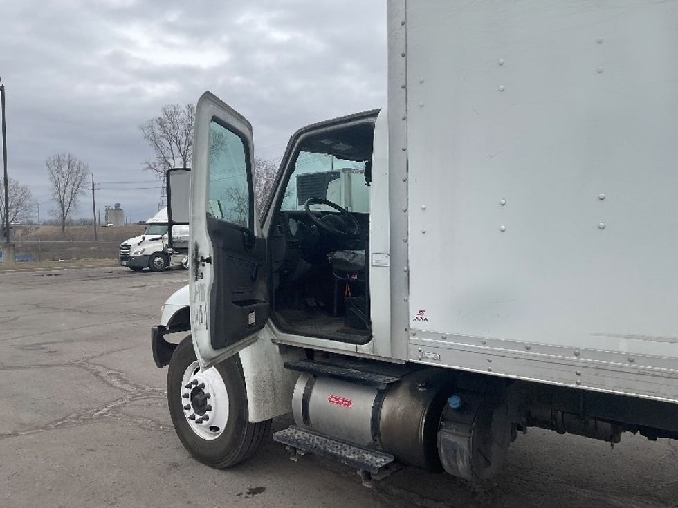 Medium Duty Box Truck-Light and Medium Duty Trucks-International-2020-MV607-Kansas City-MO-115,111\n\t\tmiles-$ 65,750 - Image 15