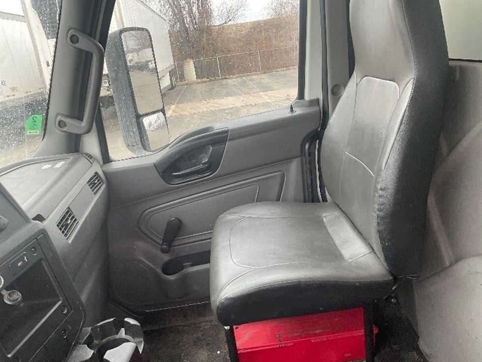 Medium Duty Box Truck-Light and Medium Duty Trucks-International-2020-MV607-Kansas City-MO-115,111\n\t\tmiles-$ 65,750 - Image 18