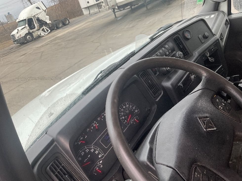 Medium Duty Box Truck-Light and Medium Duty Trucks-International-2020-MV607-Kansas City-MO-115,111\n\t\tmiles-$ 65,750 - Image 16
