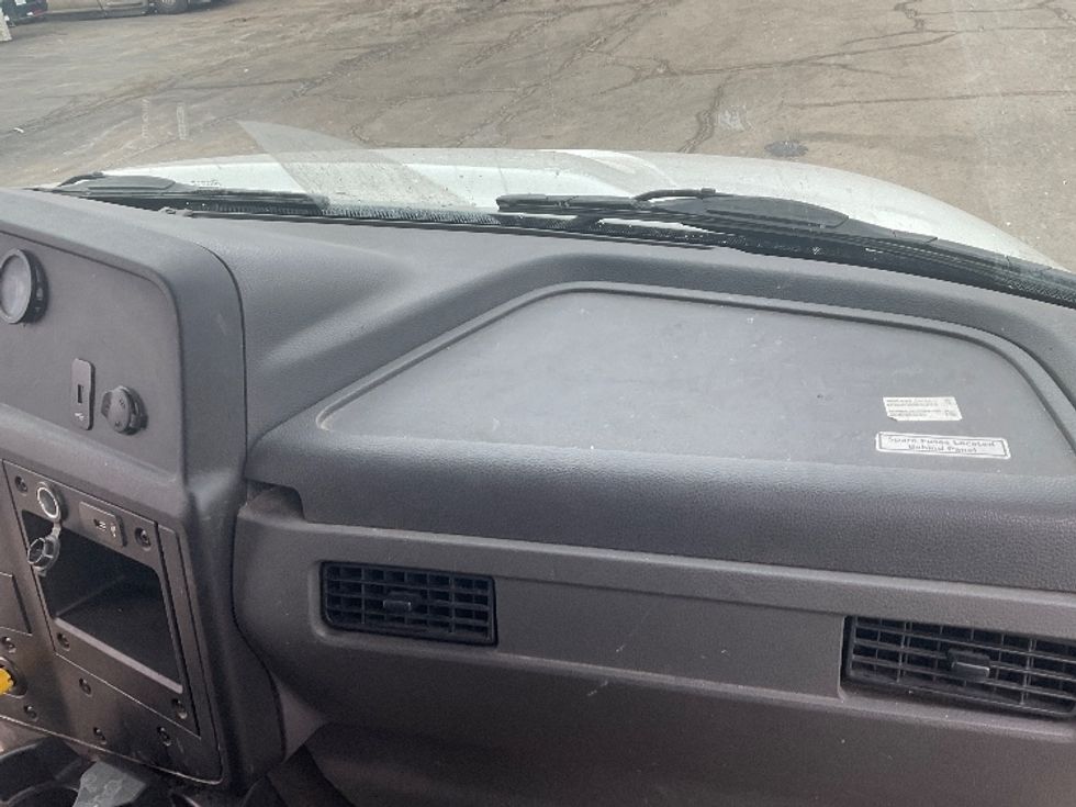 Medium Duty Box Truck-Light and Medium Duty Trucks-International-2020-MV607-Kansas City-MO-115,111\n\t\tmiles-$ 65,750 - Image 20