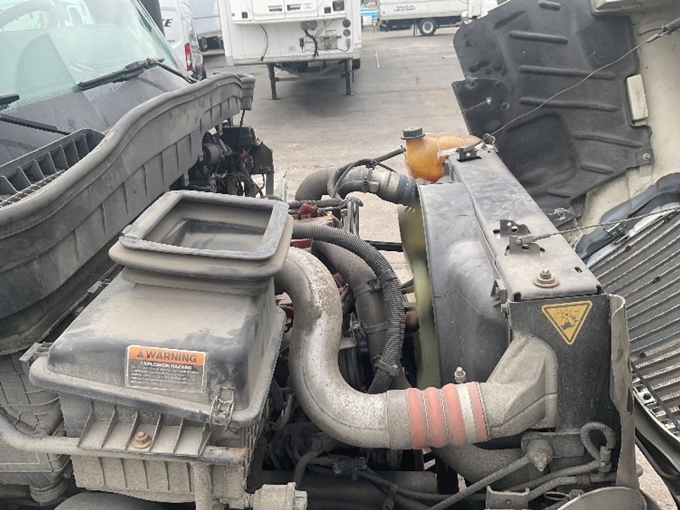 Medium Duty Box Truck-Light and Medium Duty Trucks-International-2020-MV607-Kansas City-MO-115,111\n\t\tmiles-$ 65,750 - Image 22