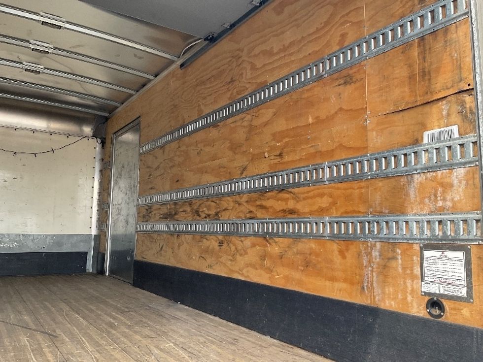 Medium Duty Box Truck-Light and Medium Duty Trucks-International-2020-MV607-Kansas City-MO-116,196\n\t\tmiles-$ 51,250 - Image 11