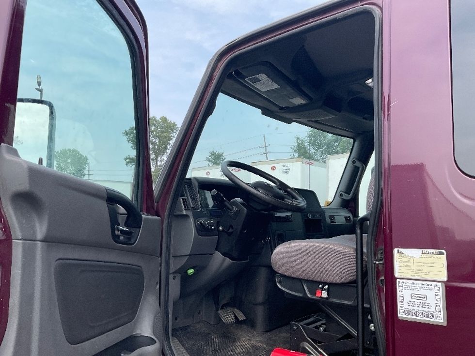 Medium Duty Box Truck-Light and Medium Duty Trucks-International-2020-MV607-Kansas City-MO-116,196\n\t\tmiles-$ 51,250 - Image 15