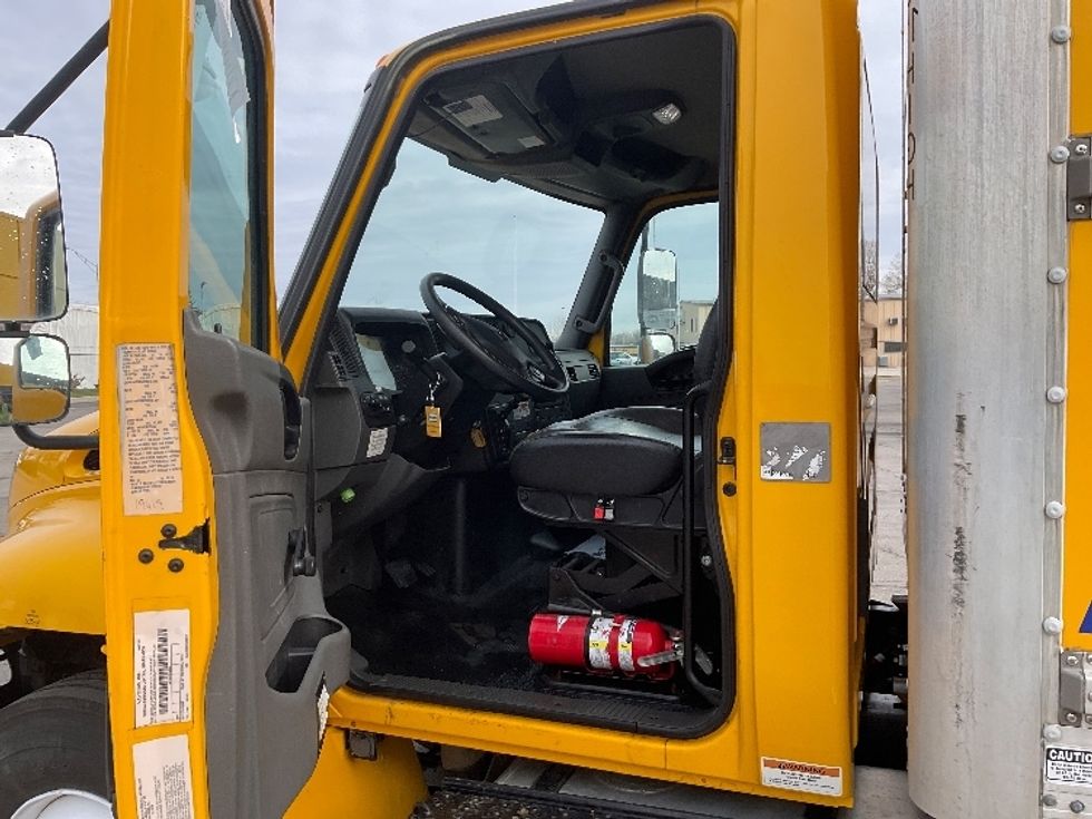 Medium Duty Box Truck-Light and Medium Duty Trucks-International-2020-MV607-Kansas City-MO-129,270\n\t\tmiles-$ 53,750 - Image 16
