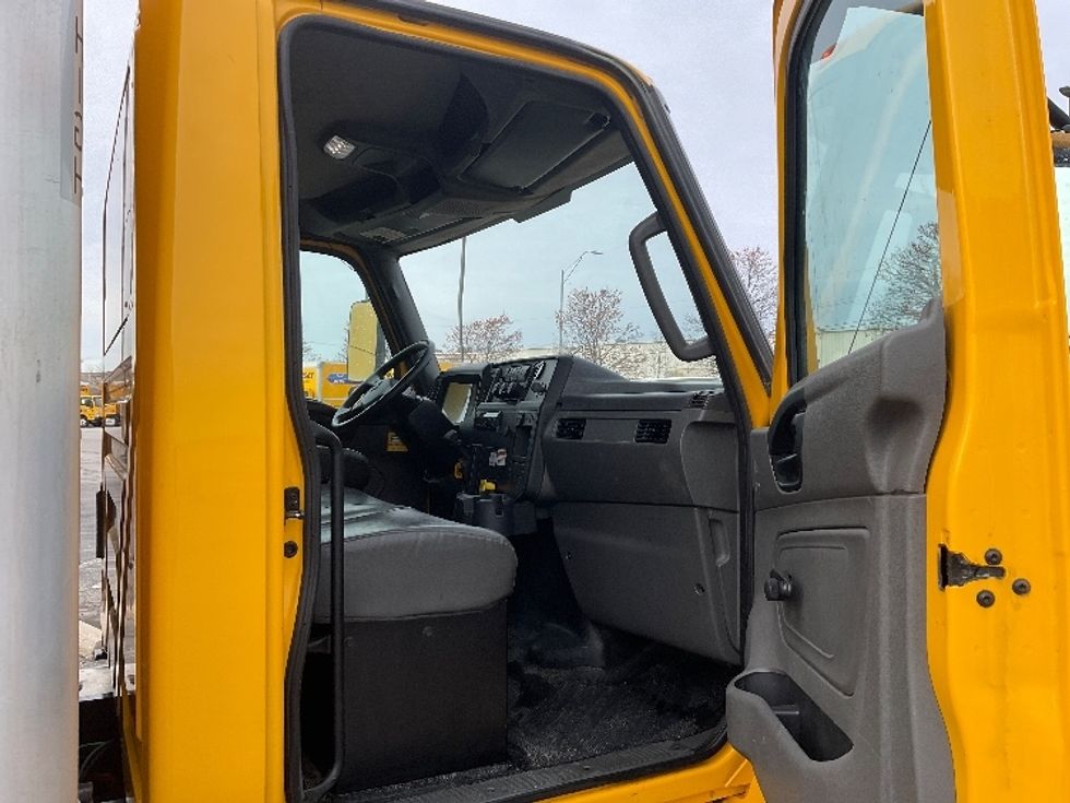 Medium Duty Box Truck-Light and Medium Duty Trucks-International-2020-MV607-Kansas City-MO-129,270\n\t\tmiles-$ 53,750 - Image 19