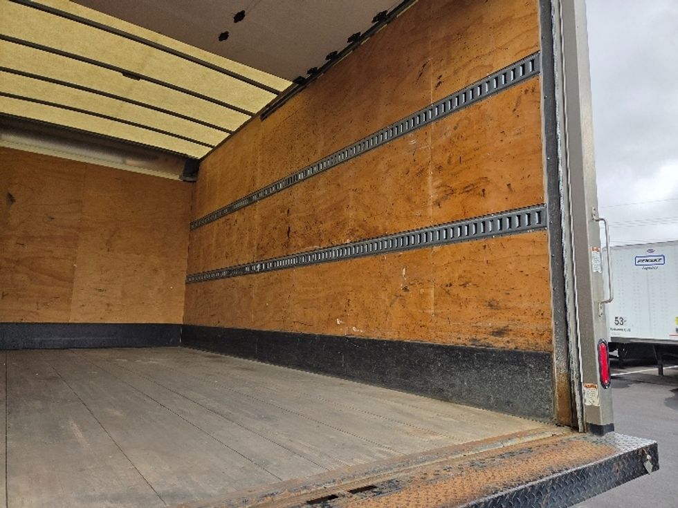 Medium Duty Box Truck-Light and Medium Duty Trucks-International-2020-MV607-Kansas City-MO-17,883\n\t\tmiles-$ 56,250 - Image 11