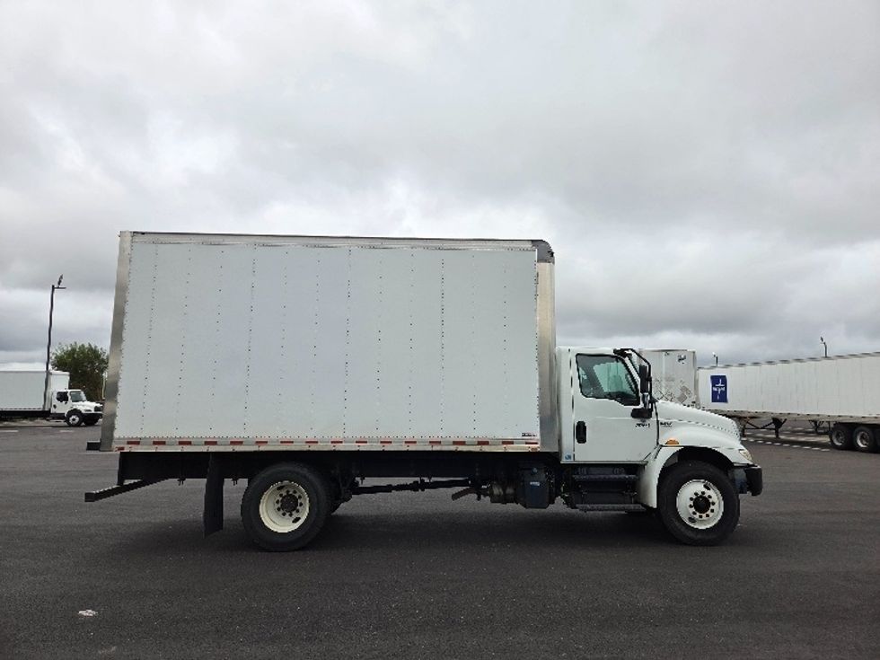 Medium Duty Box Truck-Light and Medium Duty Trucks-International-2020-MV607-Kansas City-MO-17,883\n\t\tmiles-$ 56,250 - Image 14