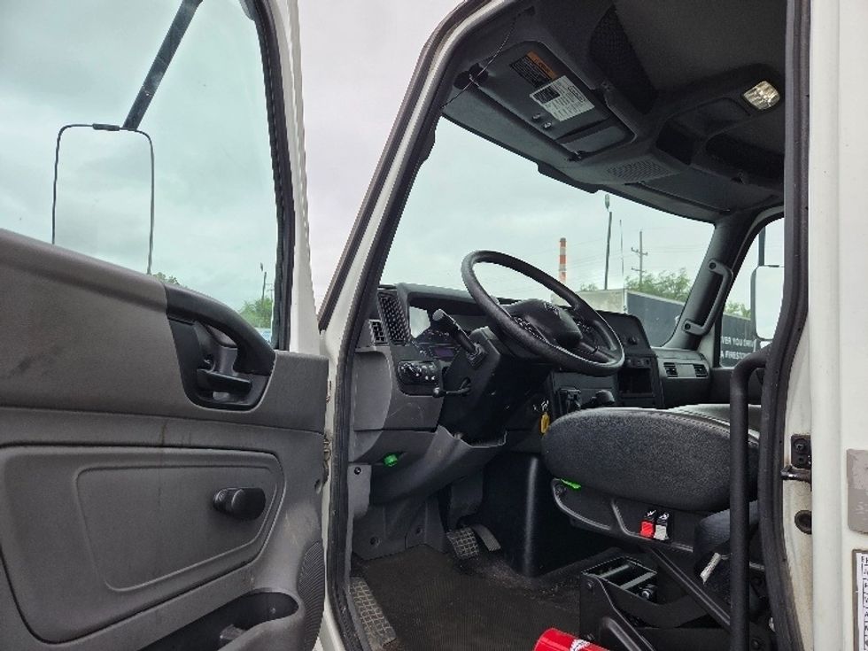 Medium Duty Box Truck-Light and Medium Duty Trucks-International-2020-MV607-Kansas City-MO-17,883\n\t\tmiles-$ 56,250 - Image 15