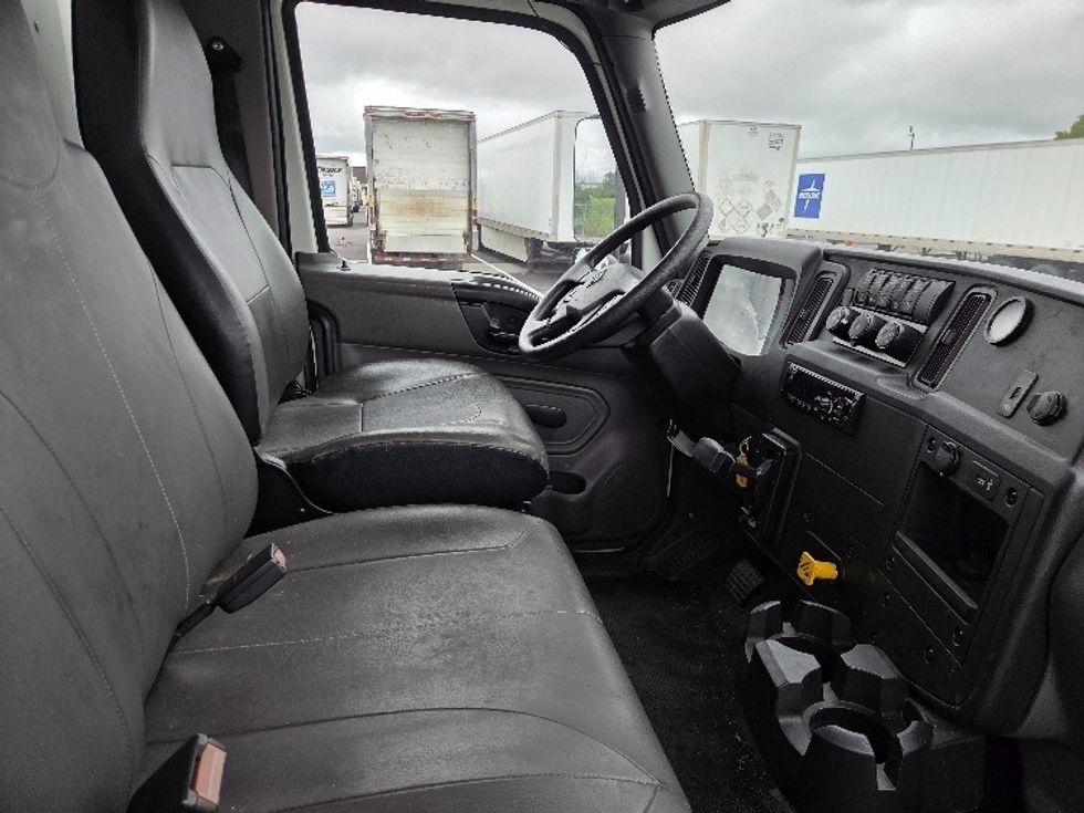 Medium Duty Box Truck-Light and Medium Duty Trucks-International-2020-MV607-Kansas City-MO-17,883\n\t\tmiles-$ 56,250 - Image 21