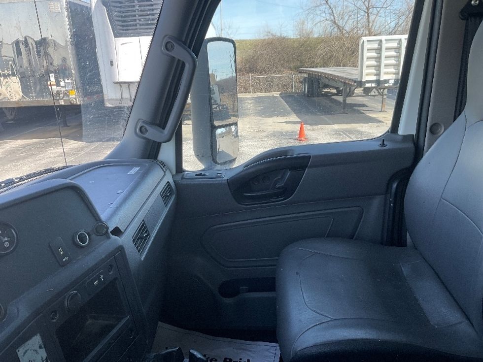 Medium Duty Box Truck-Light and Medium Duty Trucks-International-2020-MV607-Kansas City-MO-188,719\n\t\tmiles-$ 37,750 - Image 18