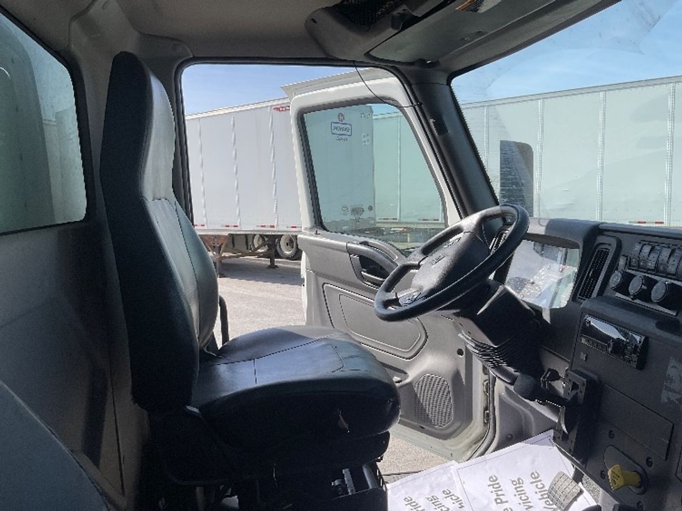 Medium Duty Box Truck-Light and Medium Duty Trucks-International-2020-MV607-Kansas City-MO-188,719\n\t\tmiles-$ 37,750 - Image 21