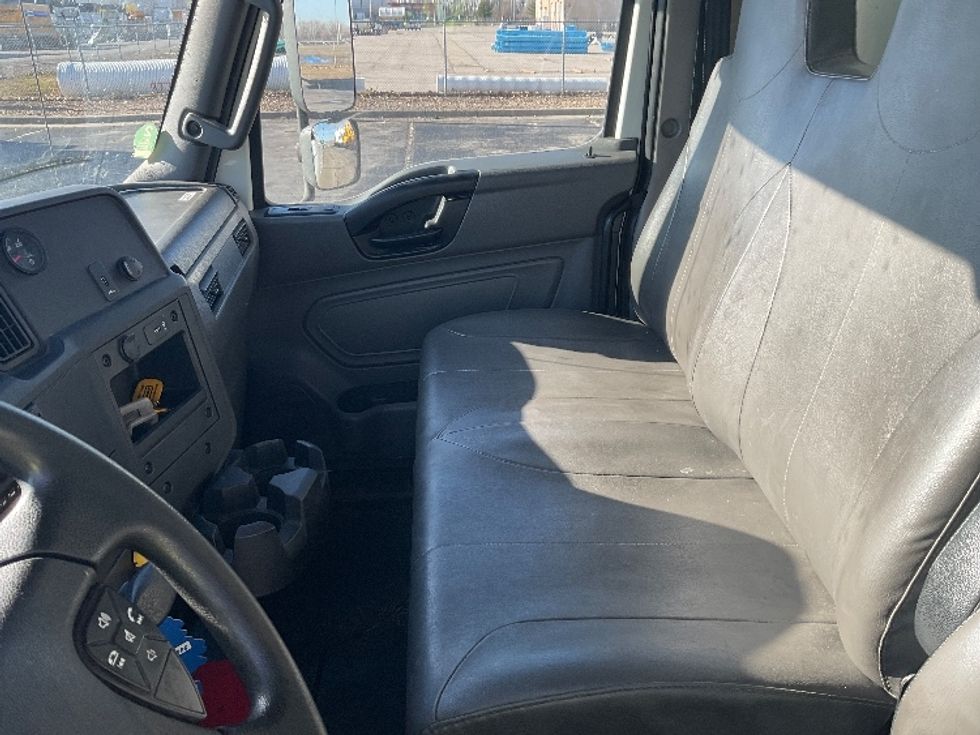 Medium Duty Box Truck-Light and Medium Duty Trucks-International-2020-MV607-Kansas City-MO-255,945\n\t\tmiles-$ 37,500 - Image 17
