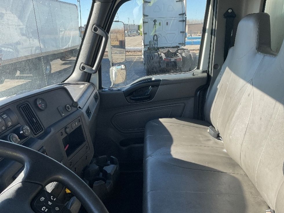 Medium Duty Box Truck-Light and Medium Duty Trucks-International-2020-MV607-Kansas City-MO-278,247\n\t\tmiles-$ 33,750 - Image 18
