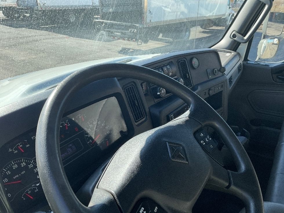 Medium Duty Box Truck-Light and Medium Duty Trucks-International-2020-MV607-Kansas City-MO-278,247\n\t\tmiles-$ 33,750 - Image 17