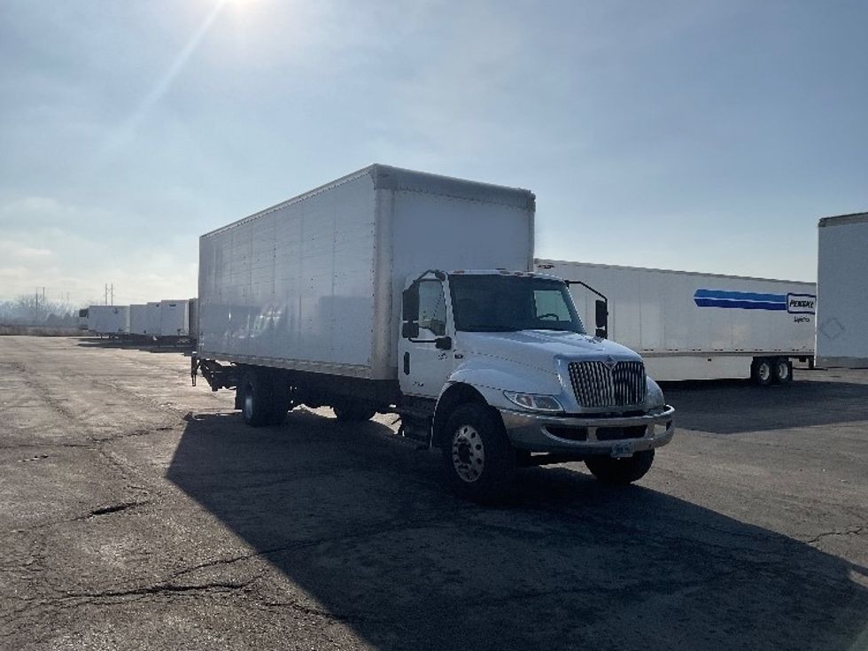 Medium Duty Box Truck-Light and Medium Duty Trucks-International-2020-MV607-Kansas City-MO-303,838\n\t\tmiles-$ 29,000 - Image 1