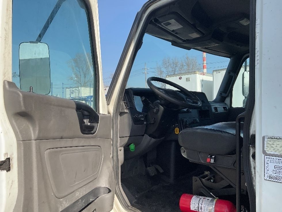 Medium Duty Box Truck-Light and Medium Duty Trucks-International-2020-MV607-Kansas City-MO-303,838\n\t\tmiles-$ 29,000 - Image 16