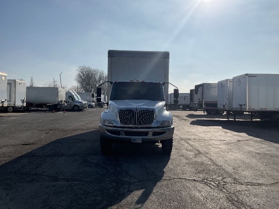 Medium Duty Box Truck-Light and Medium Duty Trucks-International-2020-MV607-Kansas City-MO-303,838\n\t\tmiles-$ 29,000 - Image 2