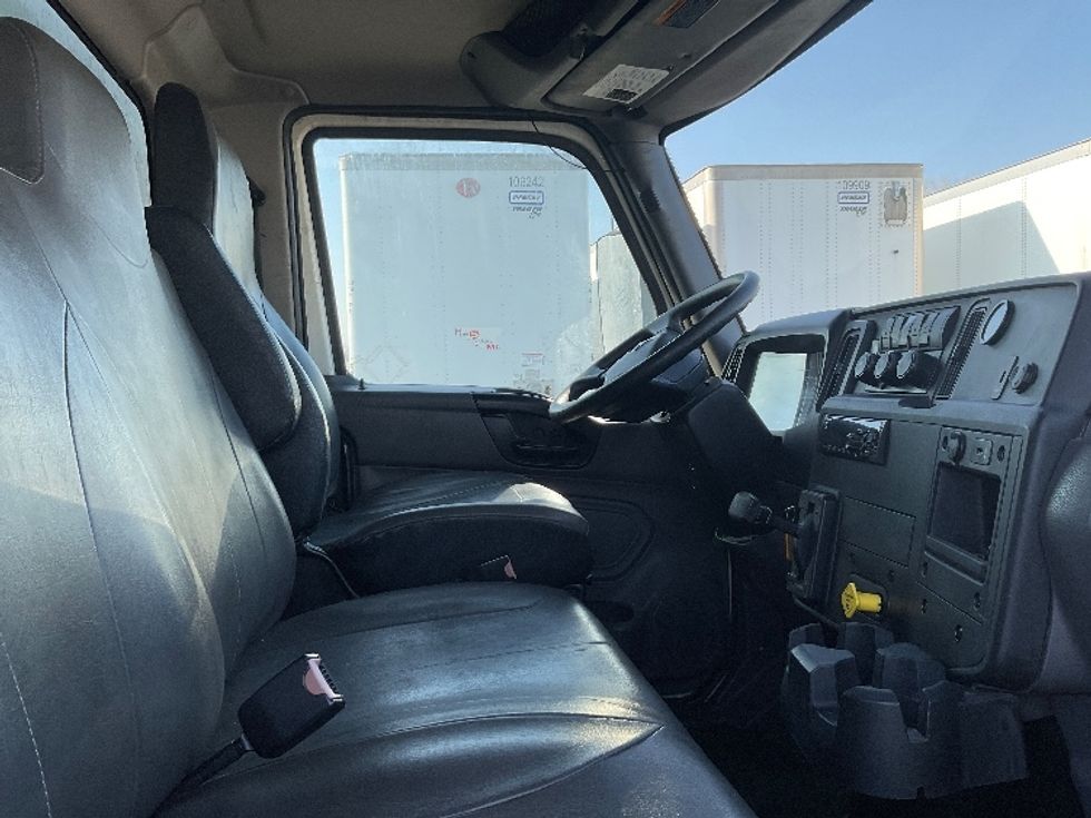 Medium Duty Box Truck-Light and Medium Duty Trucks-International-2020-MV607-Kansas City-MO-303,838\n\t\tmiles-$ 29,000 - Image 22
