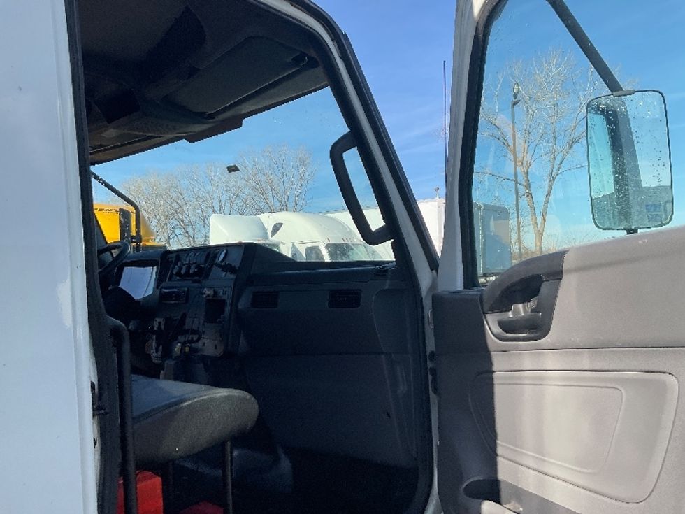 Medium Duty Box Truck-Light and Medium Duty Trucks-International-2020-MV607-Kansas City-MO-310,834\n\t\tmiles-$ 23,750 - Image 16
