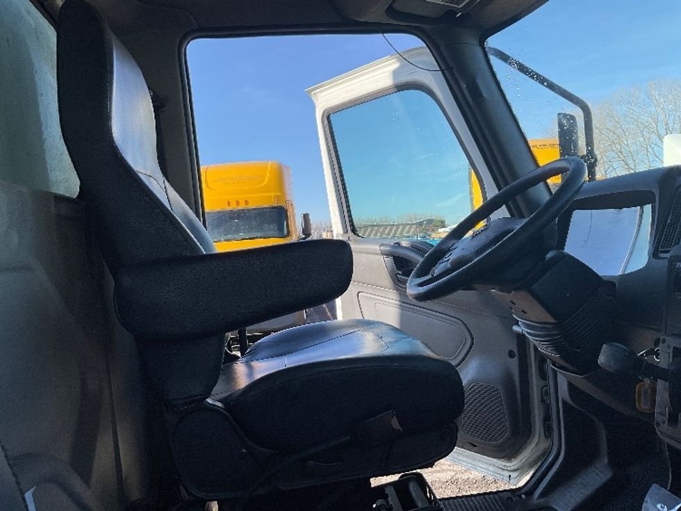 Medium Duty Box Truck-Light and Medium Duty Trucks-International-2020-MV607-Kansas City-MO-310,834\n\t\tmiles-$ 23,750 - Image 22