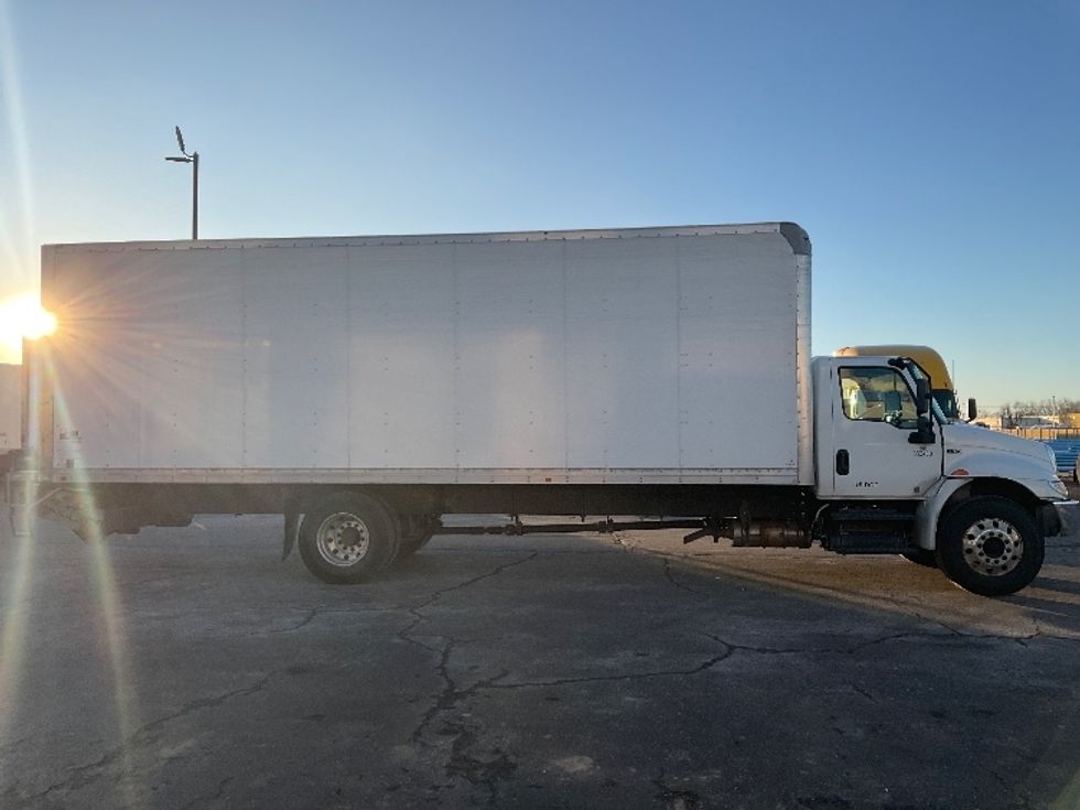 Medium Duty Box Truck-Light and Medium Duty Trucks-International-2020-MV607-Kansas City-MO-331,742\n\t\tmiles-$ 24,750 - Image 15