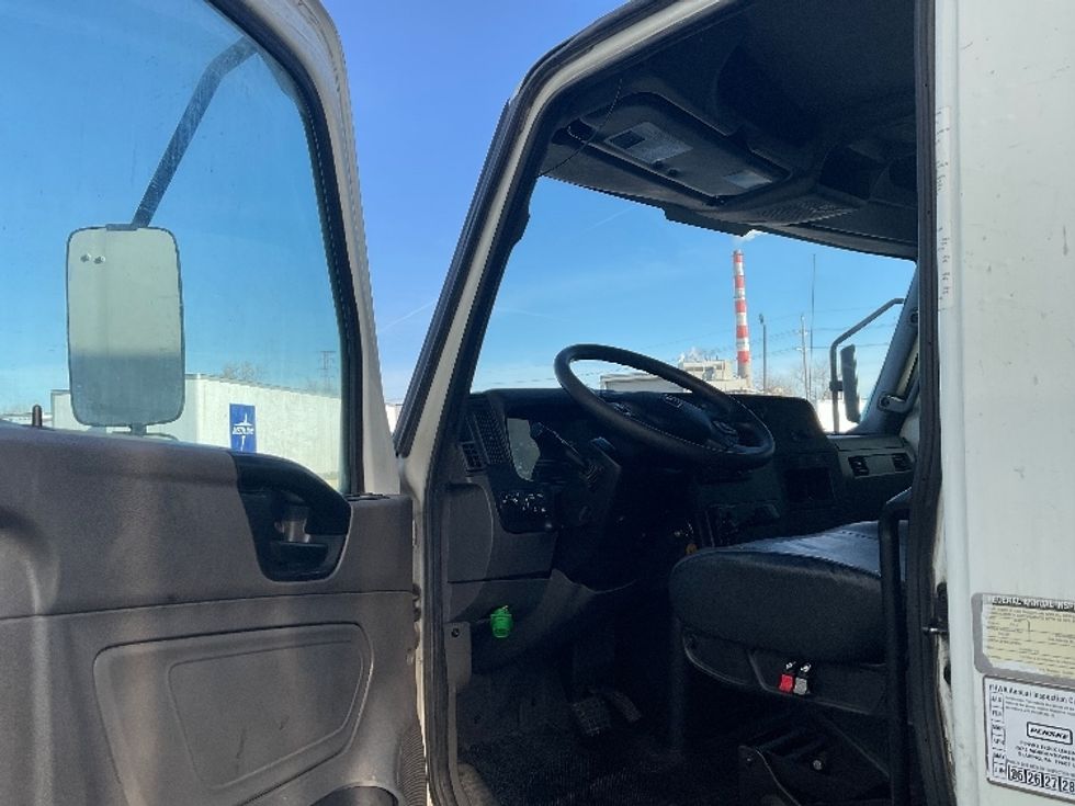 Medium Duty Box Truck-Light and Medium Duty Trucks-International-2020-MV607-Kansas City-MO-331,742\n\t\tmiles-$ 24,750 - Image 16