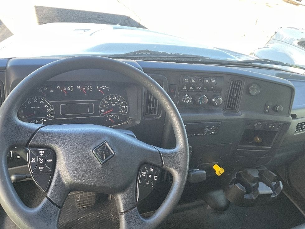 Medium Duty Box Truck-Light and Medium Duty Trucks-International-2020-MV607-Kansas City-MO-331,742\n\t\tmiles-$ 24,750 - Image 18