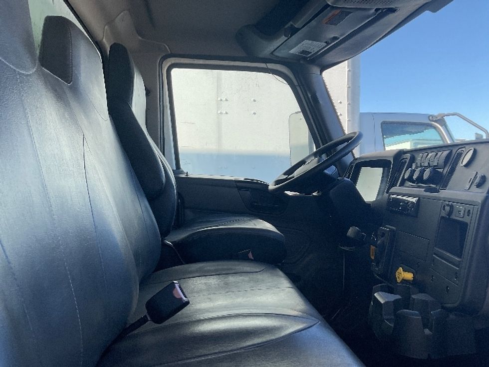 Medium Duty Box Truck-Light and Medium Duty Trucks-International-2020-MV607-Kansas City-MO-331,742\n\t\tmiles-$ 24,750 - Image 22