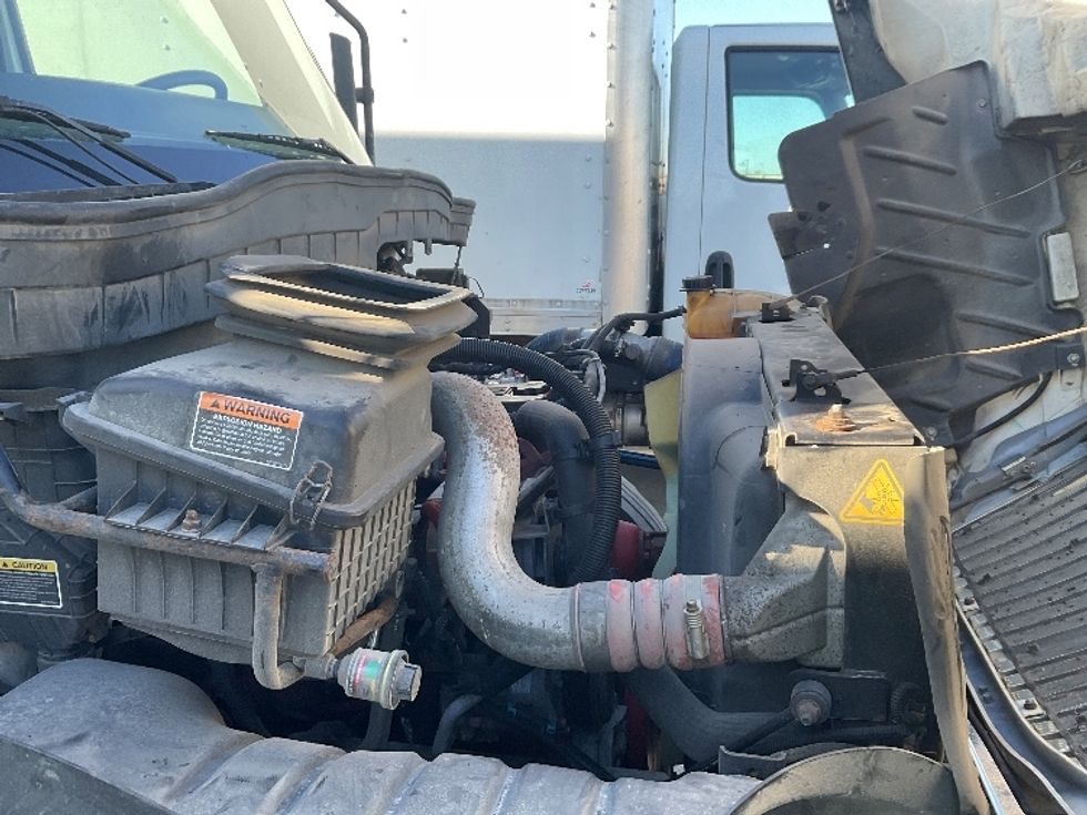 Medium Duty Box Truck-Light and Medium Duty Trucks-International-2020-MV607-Kansas City-MO-331,742\n\t\tmiles-$ 24,750 - Image 23