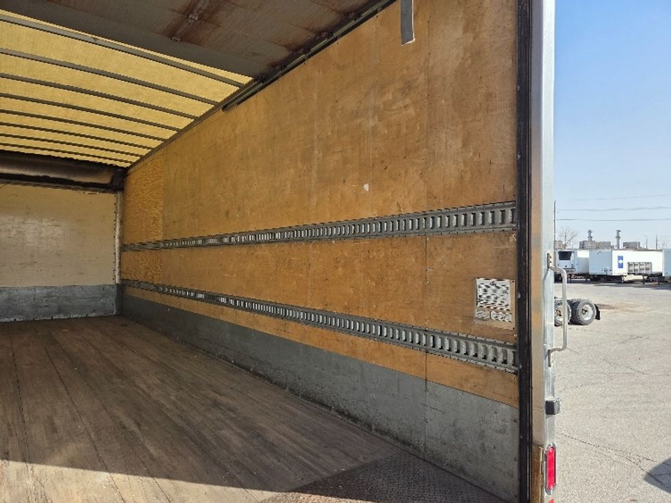 Medium Duty Box Truck-Light and Medium Duty Trucks-International-2020-MV607-Kansas City-MO-334,904\n\t\tmiles-$ 22,000 - Image 12