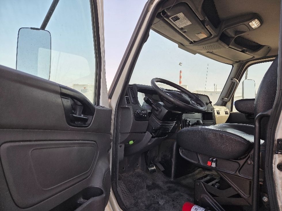 Medium Duty Box Truck-Light and Medium Duty Trucks-International-2020-MV607-Kansas City-MO-334,904\n\t\tmiles-$ 22,000 - Image 16