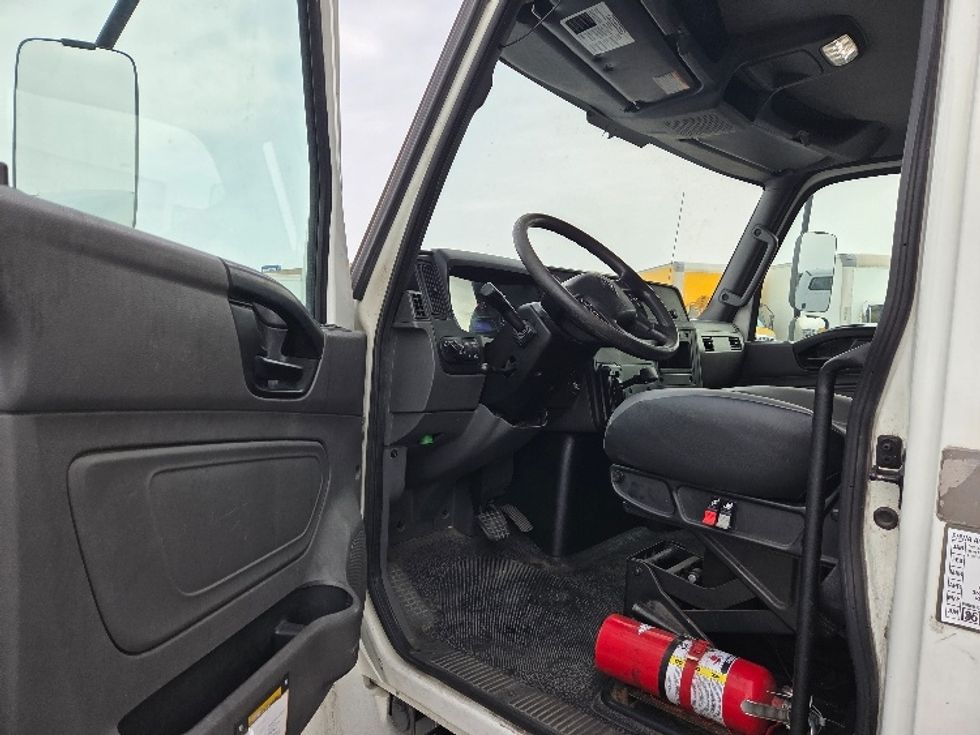 Medium Duty Box Truck-Light and Medium Duty Trucks-International-2020-MV607-Kansas City-MO-347,593\n\t\tmiles-$ 22,250 - Image 16