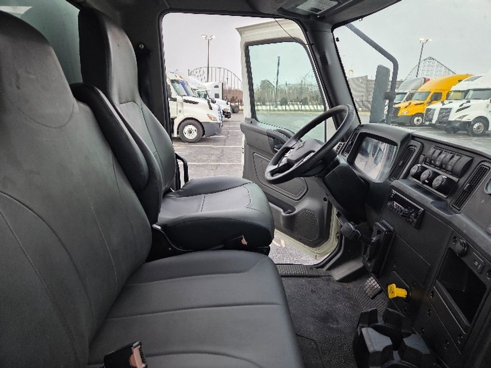 Medium Duty Box Truck-Light and Medium Duty Trucks-International-2020-MV607-Kansas City-MO-347,593\n\t\tmiles-$ 22,250 - Image 22