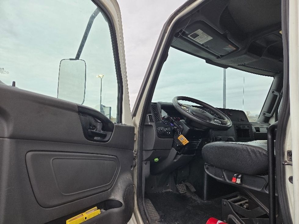 Medium Duty Box Truck-Light and Medium Duty Trucks-International-2020-MV607-Kansas City-MO-359,984\n\t\tmiles-$ 21,750 - Image 16